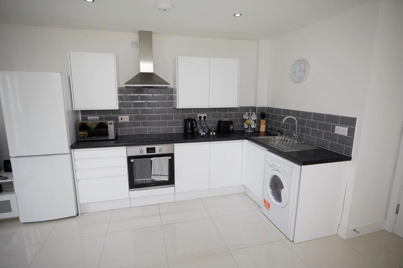 Spire View - 1 Bedroom, Sleeps 4, Parking Wifi Southampton Exterior foto